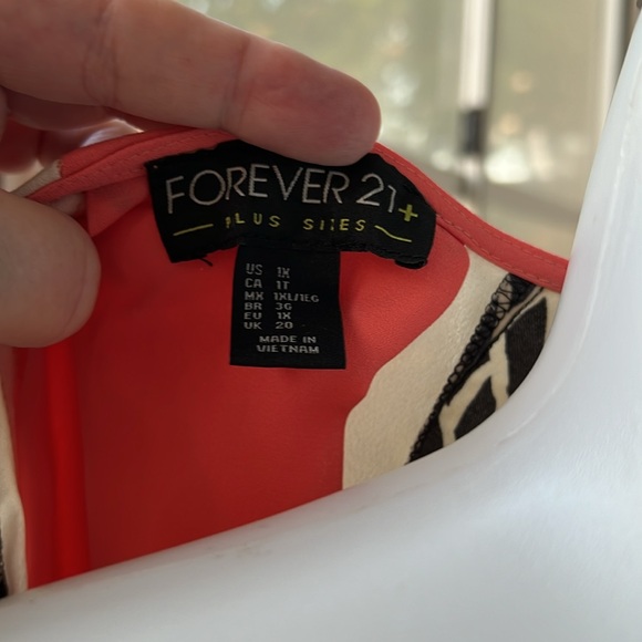 Womens plus sized cover up with sleeves - Picture 4 of 5